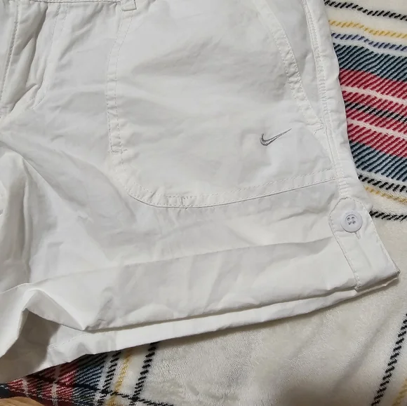Womens White Nike shorts size 8 - Picture 2 of 6